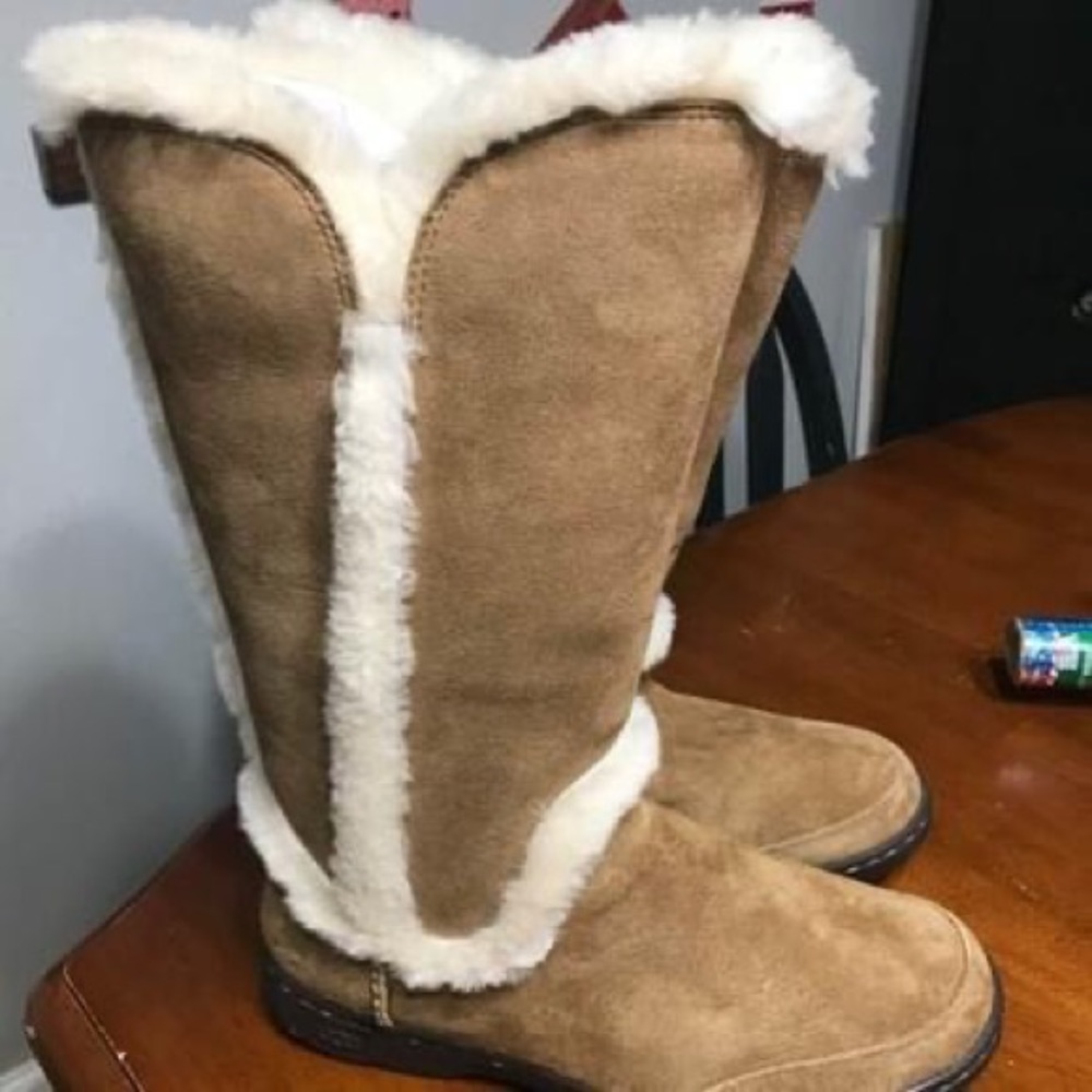 Ugg Woman’s Katia boots. Brand new. Size 9